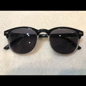Vintage Wayfarer sunglasses.